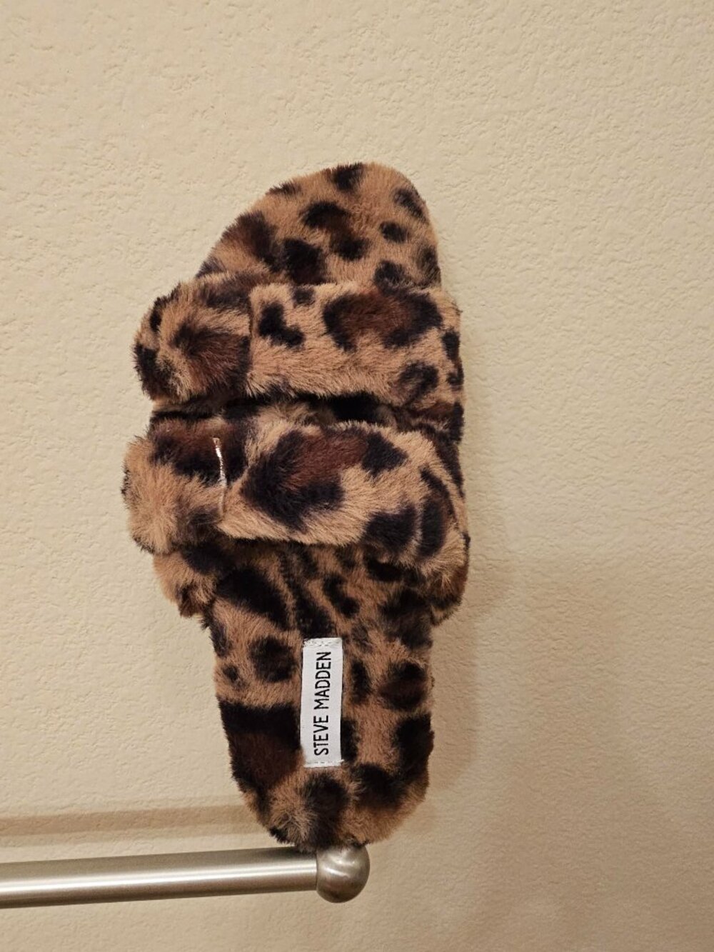 NWT Steve Madden Size 9 Leopard Slippers